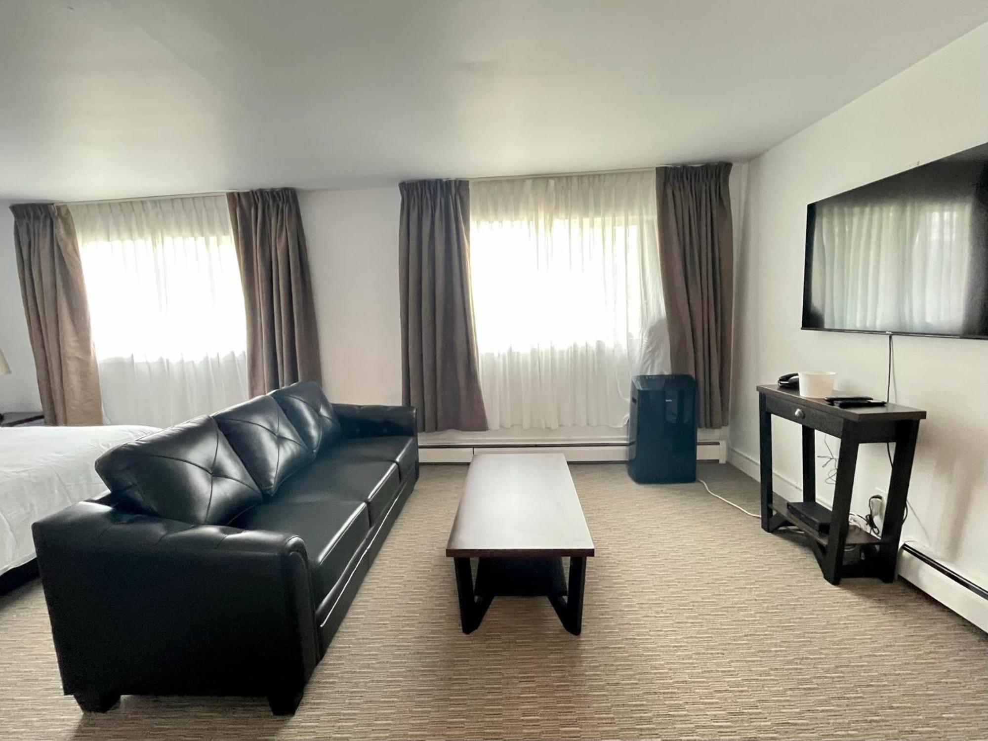 Anavada Inn & Suites - Принс-Джордж Экстерьер фото